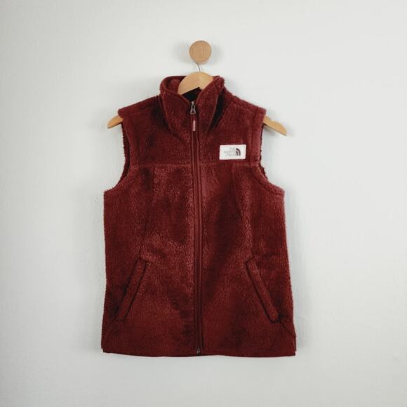 The North Face Campshire Sherpa Fleece Sleeveless Vest Sequoia Red - Picture 2 of 9